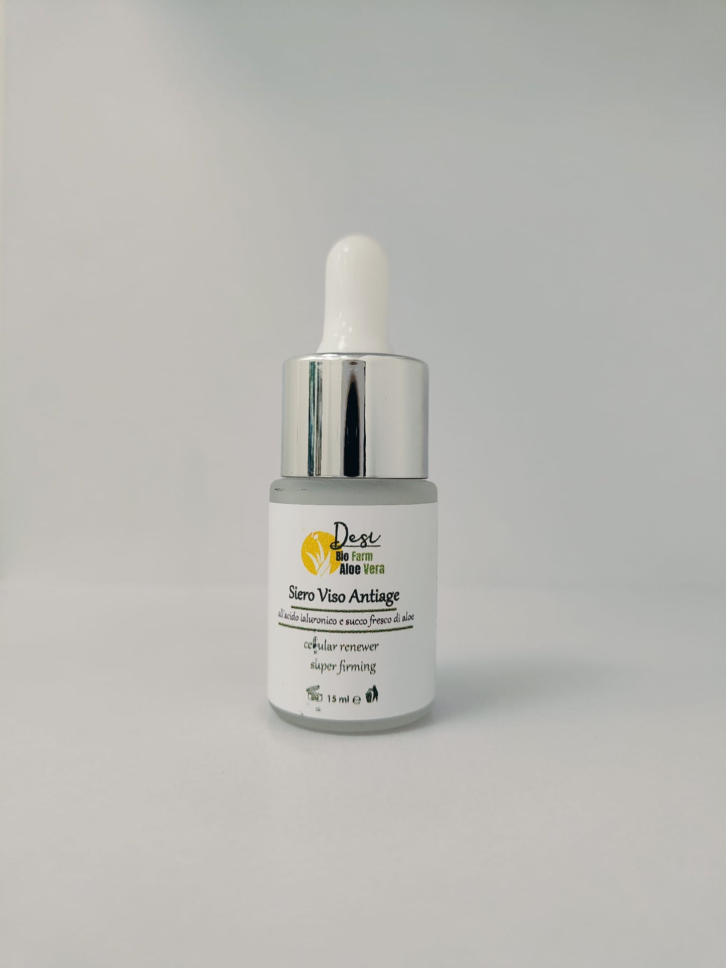 Siero idratante 15 ml, con aloe e acido ialuronico che dona compattezza e tono alla pelle