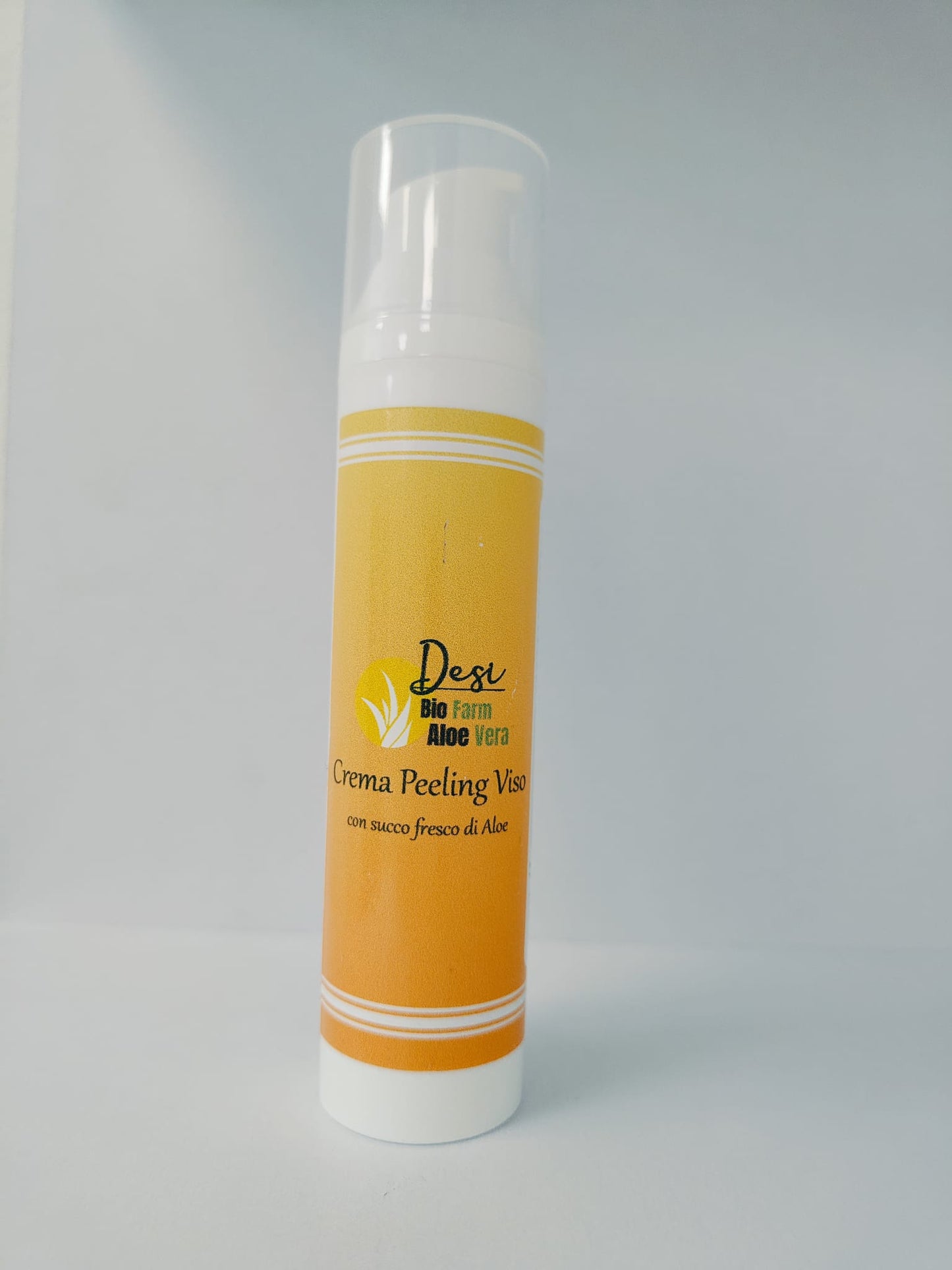 Peeling viso 100 ml- Esfoliante delicato con granuli di mandorla e nocciola che rinnova la pelle rendendola liscia